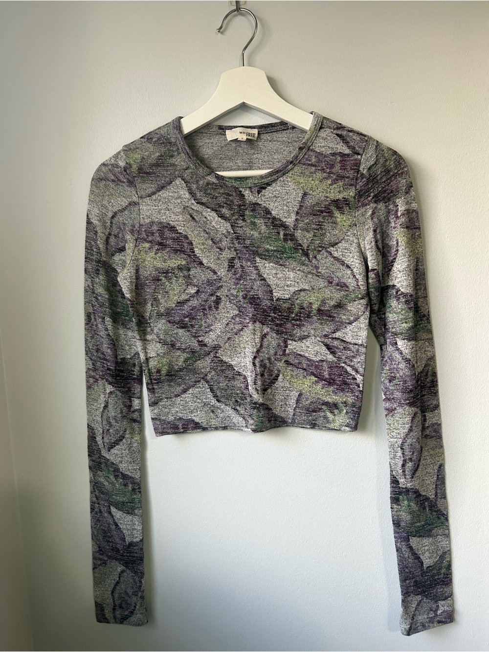 Wilfred Free Heathered Gray Long-Sleeve Crop Top Leaf Print